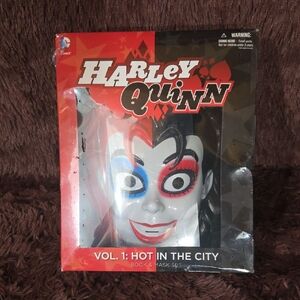 Harley Quinn Vol. 1 Book & Mask Set